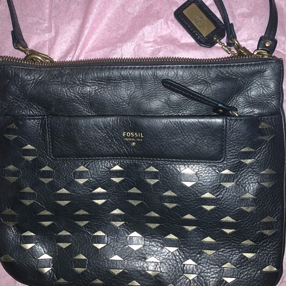 Fossil crossbody w/triangle cutouts